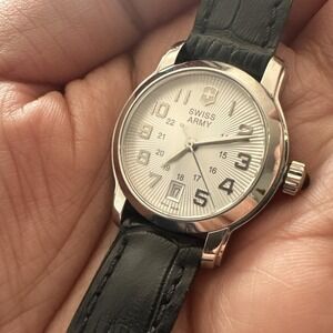 Victorinox Swiss Army Alliance 241058 Women Watch Sunray Dial Sapphire 28mm Runs